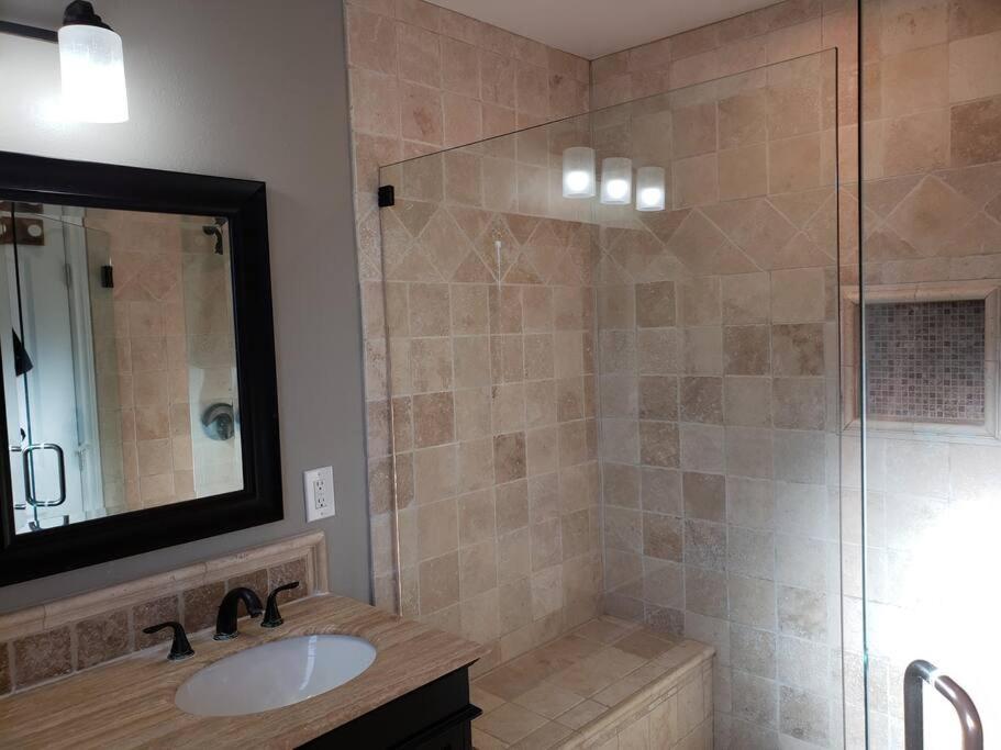 Bouganvilla 4-Bedroom, 2-Baths, Single Family House ثاوزند واكس المظهر الخارجي الصورة